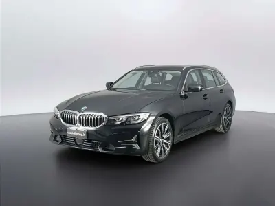 Usata BMW 320 Luxury Line 190 CV (139 kW) 2021 Black sapphire metallizzato Station wagon
