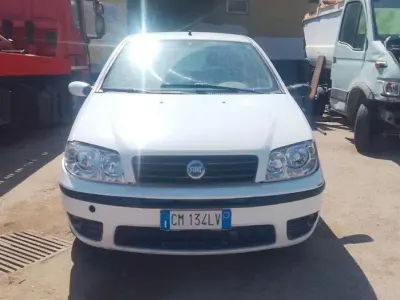 Usata Fiat Punto 69 CV (50 kW) 2004 Bianco Utilitaria