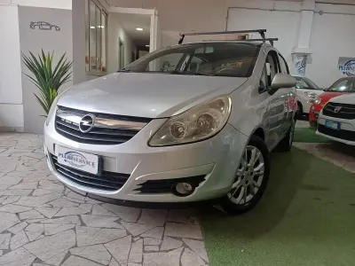 Usata Opel Corsa Cosmo 75 CV (55 kW) 2010 Grigio Utilitaria