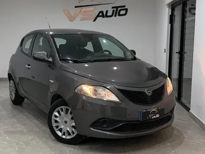 Usata Lancia Ypsilon Gold 69 CV (50 kW) 2015 Grigio Utilitaria