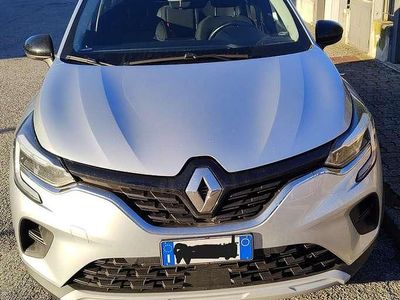 Usata Renault Captur Business 94 CV (69 kW) 2022 Argento SUV