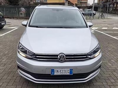 Käytetty VW Touran 115 HP (84 kW) 2017 Harmaa Tila-auto