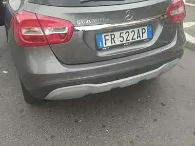 Usata Mercedes GLA180 Business 109 CV (80 kW) 2018 Argento SUV