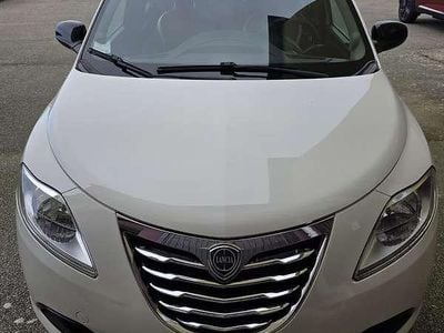 Usata Lancia Ypsilon 69 CV (50 kW) 2015 Bianco Utilitaria