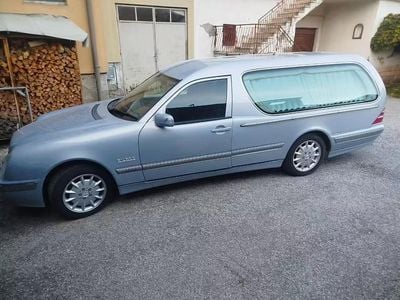 Usata Mercedes E270 Avantgarde 169 CV (124 kW) 2000 Argento Station wagon