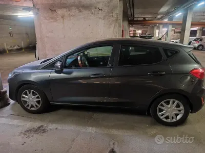 Usata Ford Fiesta 75 CV (55 kW) 2019 Grigio Utilitaria