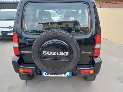 Usata Suzuki Jimny 86 CV (63 kW) 2008 Nero SUV