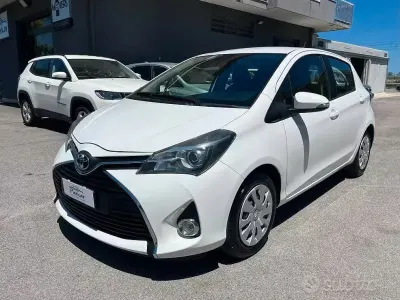 Begagnad Toyota Yaris Active 90 HK (66 kW) 2015 Vit Halvkombi