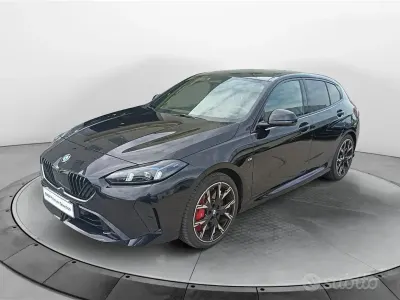 Begagnad BMW 118 M Sport 150 HK (110 kW) 2025 Svart Halvkombi