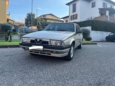 Usata Alfa Romeo 75 119 CV (87 kW) 1989 Grigio Berlina