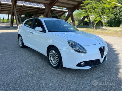 Usata Alfa Romeo Giulietta Super 120 CV (88 kW) 2018 Bianco Utilitaria