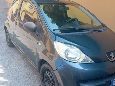 Usata Peugeot 107 68 CV (50 kW) 2006 Grigio Utilitaria