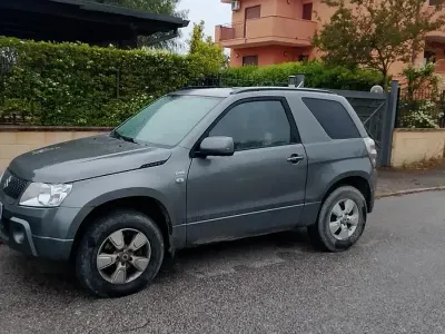 Usata Suzuki Grand Vitara 129 CV (94 kW) 2005 Grigio Berlina