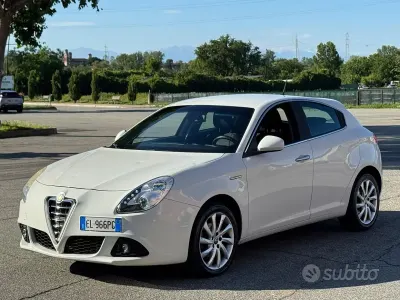 Usata Alfa Romeo Giulietta Distinctive 120 CV (88 kW) 2012 Bianco Utilitaria