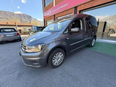 Usata VW Caddy 102 CV (75 kW) 2018 Grigio Monovolume