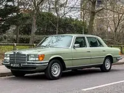Begagnad Mercedes 450 286 HK (210 kW) 1979 Grön Sedan