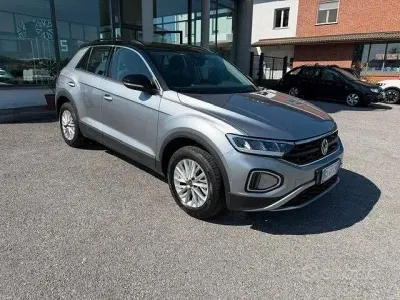 Usata VW T-Roc Life 150 CV (110 kW) 2024 Grigio SUV