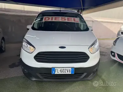 Usata Ford Tourneo Courier Titanium 75 CV (55 kW) 2017 Bianco Monovolume