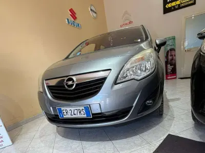 Usata Opel Meriva 110 CV (80 kW) 2012 Argento Monovolume