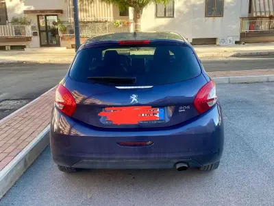 Usata Peugeot 208 Allure 92 CV (67 kW) 2013 Blu/azzurro Utilitaria