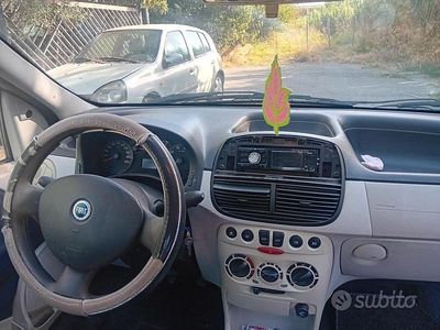 Usata Fiat Punto 69 CV (50 kW) 2005 Grigio Utilitaria