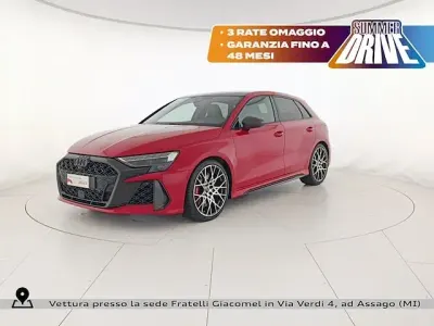 Usata Audi RS3 Sportback Comfort 400 CV (294 kW) 2025 Rosso progressivo metallizzato Utilitaria