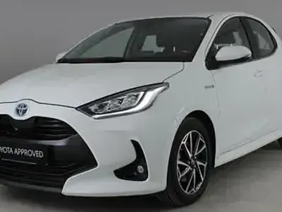 Usata Toyota Yaris Hybrid 73 CV (53 kW) 2019 Bianco Berlina