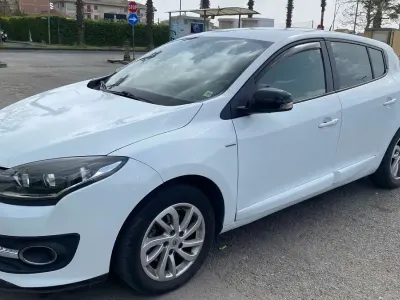 Usata Renault Mégane III LIMITED 95 CV (69 kW) 2015 Bianco Berlina