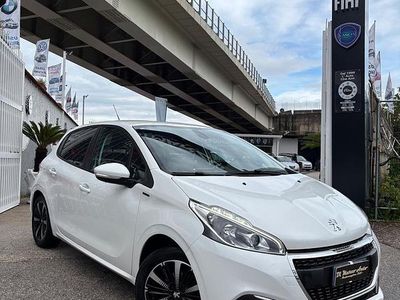 Usata Peugeot 208 Allure 81 CV (59 kW) 2019 Bianco Utilitaria