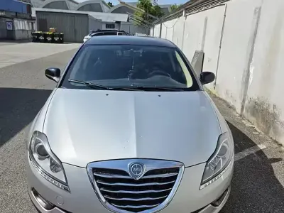 Usata Lancia Delta Gold 140 CV (102 kW) 2011 Grigio Utilitaria