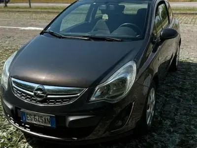 Usata Opel Corsa 85 CV (62 kW) 2013 Grigio Utilitaria