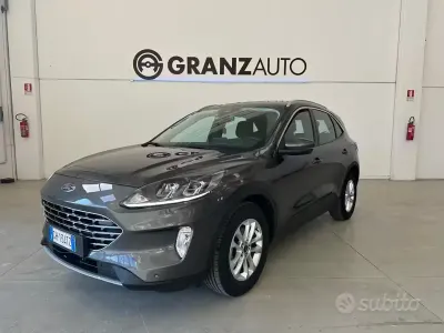 Begagnad Ford Kuga Titanium 120 HK (88 kW) 2022 Grå SUV