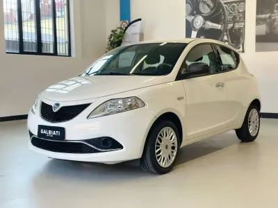Usata Lancia Ypsilon Silver 69 CV (50 kW) 2016 Bianco Utilitaria