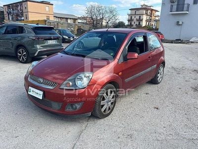 Usata Ford Fiesta Ghia 68 CV (50 kW) 2008 Rosso Utilitaria