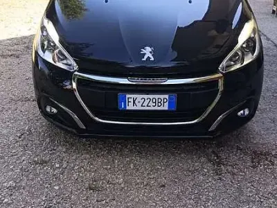 Usata Peugeot 208 Allure 75 CV (55 kW) 2017 Utilitaria