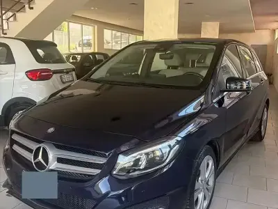 Usata Mercedes B200 136 CV (100 kW) 2017 Bluazzurro Utilitaria