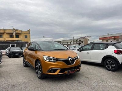 Usata Renault Scénic IV Intens 110 CV (80 kW) 2017 Arancione Monovolume
