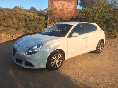 Usata Alfa Romeo Giulietta Distinctive 140 CV (102 kW) 2012 Bianco Utilitaria