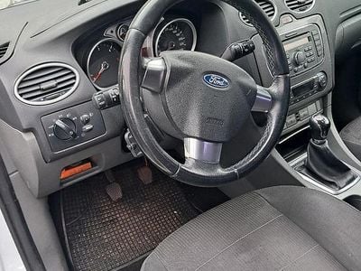 Usata Ford Focus 109 CV (80 kW) 2010 Bianco Station wagon