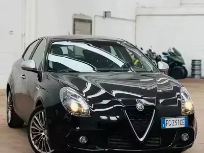 Usata Alfa Romeo Giulietta Distinctive 150 CV (110 kW) 2016 Nero Utilitaria