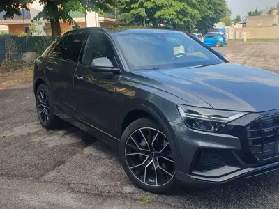 Usata Audi Q8 Sport 286 CV (210 kW) 2023 Grigio SUV