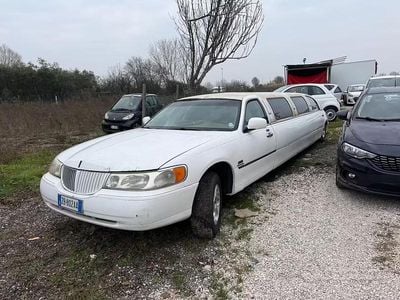 Usata Lincoln Town Car 199 CV (146 kW) 2000 Bianco Berlina