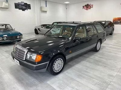 Usata Mercedes 200 Edition 122 CV (89 kW) 1989 Grigio Station wagon