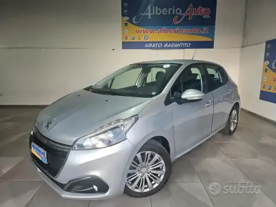 Usata Peugeot 208 Allure 75 CV (55 kW) 2015 Grigio Utilitaria