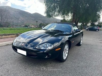Usata Jaguar XKR 363 CV (266 kW) 2001 Nero Cabrio