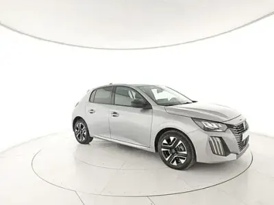 Usata Peugeot 208 Allure 101 CV (74 kW) 2025 Argento Utilitaria
