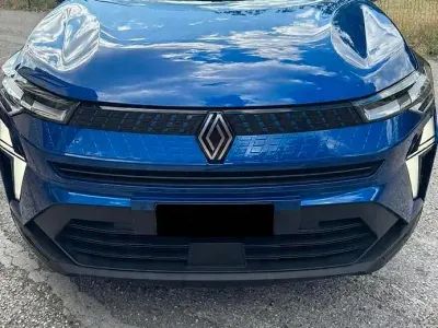 Usata Renault Captur Techno 101 CV (74 kW) 2025 Bluazzurro SUV