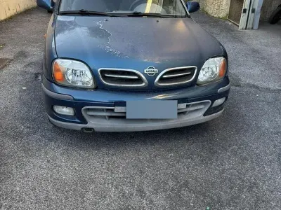 Begagnad Nissan Micra 60 HK (44 kW) 2001 Blå Halvkombi