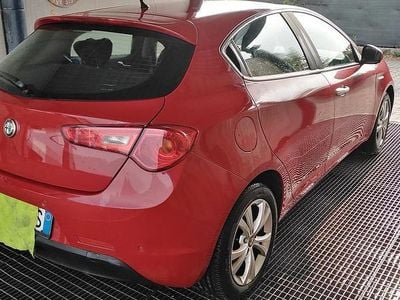 Usata Alfa Romeo Giulietta 120 CV (88 kW) 2011 Rosso Utilitaria