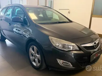Usata Opel Astra Cosmo 110 CV (80 kW) 2012 Grigio Station wagon